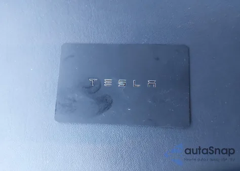 2020 Tesla Model 3 Standard Range Plus Rear-Wheel Drive/Standard Range Rear-Wheel Drive z USA, uszkodzony, nr VIN 5YJ3E1EA5LF612819